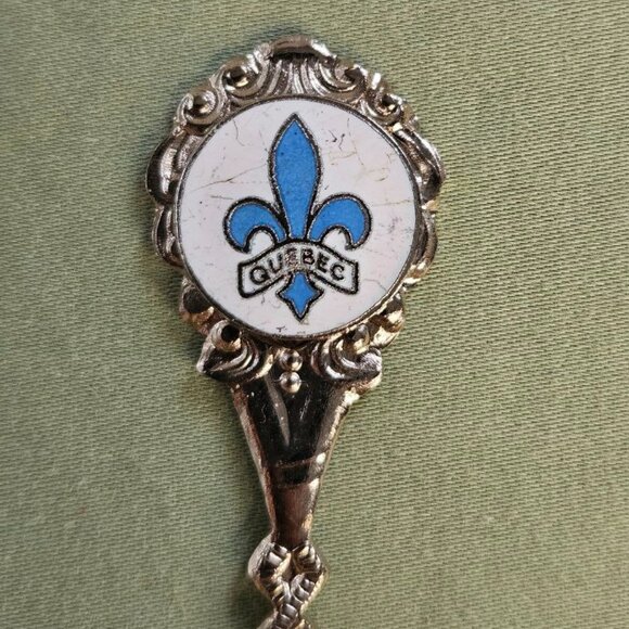 4"- 4.5" Lot of‎ 3 Vintage Yukon, Alberta, Quebec Souvenir Travel Spoons Canada - Picture 5 of 10